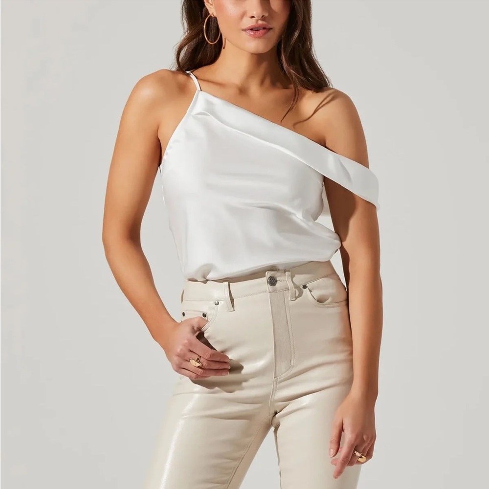 ASTR The Label Shion Satin Top